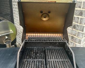 #59 - $150 - Char-broil Performance Thru infrared with cover