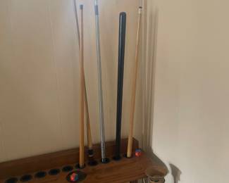 Pool ques and pool table $650