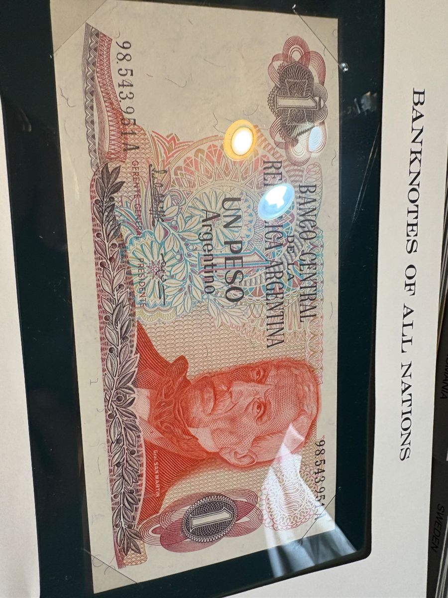Over 500 uncirculated proof notes from around the world