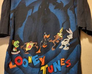 Vintage 80s looney tunes shirt.