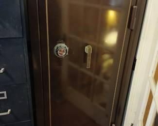 Large browning safe