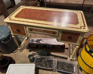 beautiful painted bedroom vanity. could also be used as a desk