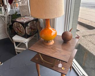 MCM Two Tier End Table, Sunrise Crackle MCM Lamp