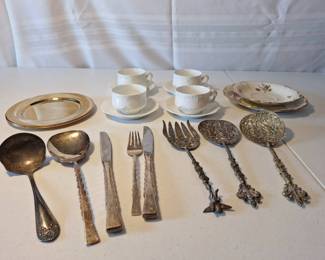 004 4 Dirilyte Plates, Set Of 4 Tea Set, Pompadour Germany Plates, Assorted Serving Utensils