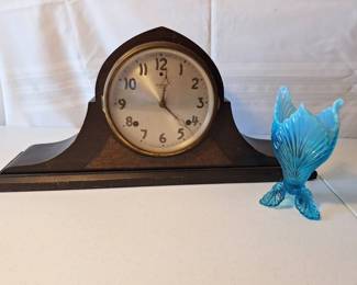 005 Gilbert Mantle Clock, Dugan Blue Cleopatras Fan Blue Opal Vintage Opalescent glass Vase