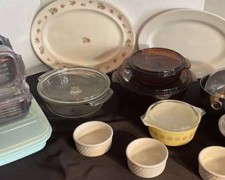 Cookware Fire King, Pyrex, Tupperware, Stainless Bowls, Plastic Storage Containers, Platters