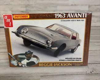 New in Box Vintage 1963 Avanti Reggie Jackson Collectors Series 1:25 Scale Model