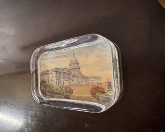 Vintage Washington souvenir r DC paperweight