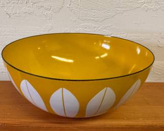 Another pristine Catherineholm large 9.5 inch bowl