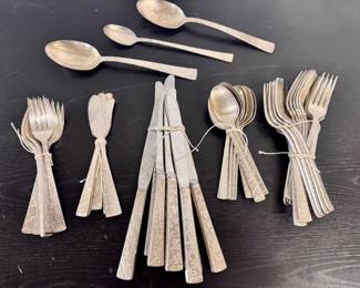 Flatware set