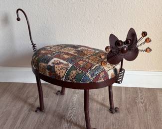Springy cat foot stool