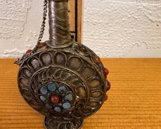 Snuff bottle