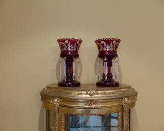 Pair of lusters