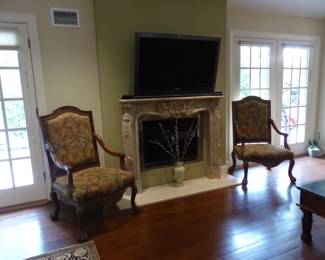 Pair of accent chairs, TV