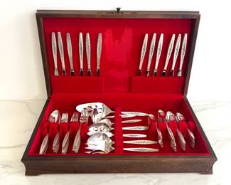 Lot 4298 International Deep Silver Laurel Mist Flatware