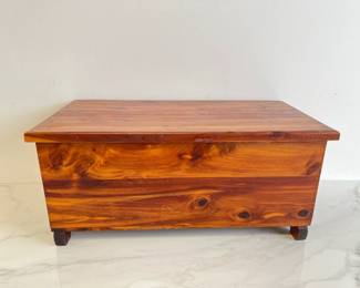 Lot 4447 Vintage Farley Loetscher Red Cedar Storage Chest Tabletop SIze
