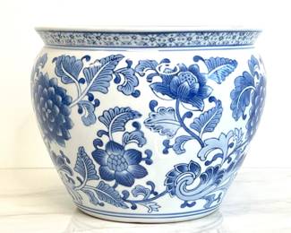 Lot 4463 Chinese Porcelain Planter Cache Pot