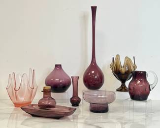 Lot 4410 Vintage Amethyst Glass Vases Viking Handkerchief Vases