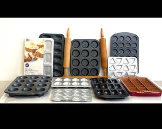 Lot 4465 Baking Pans Rolling Pins