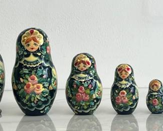 Lot 4281 Vintage Matryoshka Russian Nesting Dolls
