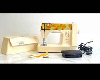 Lot 4462 Vintage Singer Genie Sewing Machine