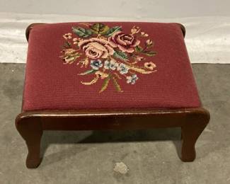 Lot 3050 Vintage Floral Needlepoint Footstool