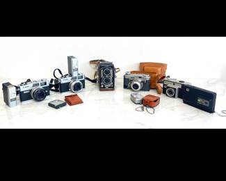 Lot 4466 Vintage Cameras Accessories Yashica Canon Kodak Bell Howell Graflex