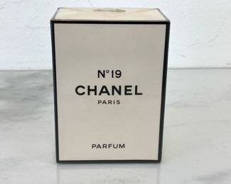 Lot 4277 Vintage Chanel No 19 Parfum 14 ml NEW Unopened Sealed in Box Perfume