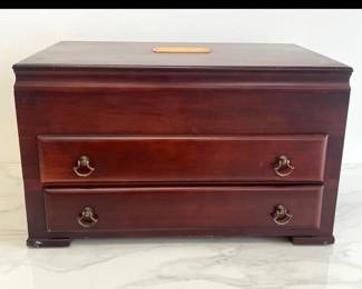 Lot 4422 Vintage Eureka Flatware Storage Box