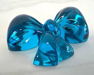 Lot 4342 Vintage Baccarat Ribbon Bow Paperweight