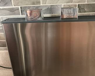 Stainless steel case with individual foot types chopping boards