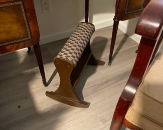 The rocking foot rest
