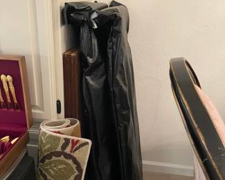 Two leaves in cases and protective pads for the dining table