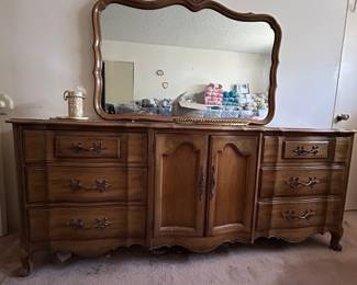 CUSTOMIZE ME! Thomasville Furniture Bedroom, Dining, and Living Room!