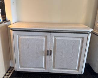 Henredon 2 Door Bar (48"W x 19"D x 32"H)