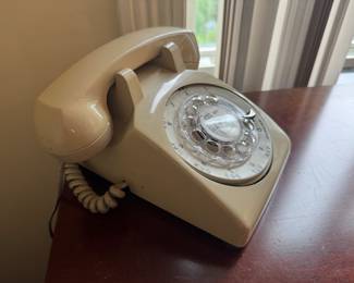 Western Electric Model 500 rotary dial telephone