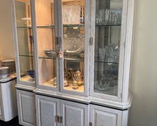 Henredon 8 Door China Cabinet (70"W x 85"H x 18"D)