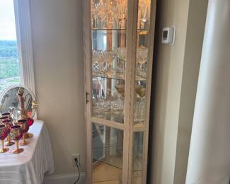 Henredon Curio Cabinet (26"W x 21"D x 71-1/2"H)