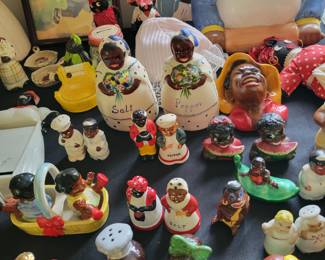 Black Americana salt and pepper shackers