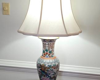 Vintage MCM Chinese Porcelain Table Lamp
