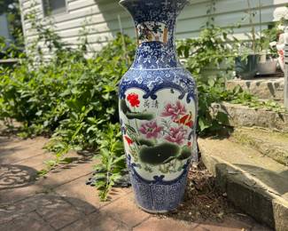 Hong Lian Riven Vase Ceramic Floor Standing.   $250
