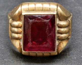 10K Gold w Red Stone Ring, TW 4.73 grams