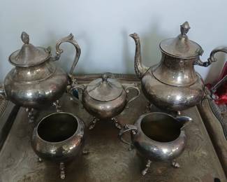 Silver plated copper tea set.
Imagine these filled with flowers and used as a centerpiece!