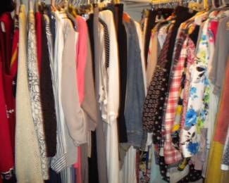 Very nice ladies mostly medium clothing