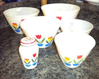 Set of 4 bowls/ 1 S&P/ 1 covered bowl