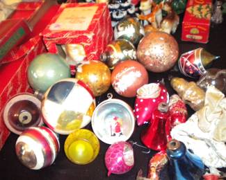 OH GOODNESS.... LOOK  at the ornaments
