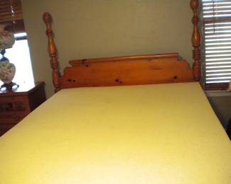 Queen bed/complete
