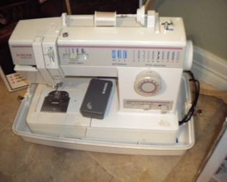 Singer sewing machine     like new