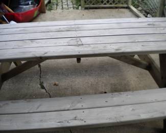 Pic-nic table