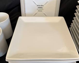 Pottery Barn Great White 10- Dinner Plates